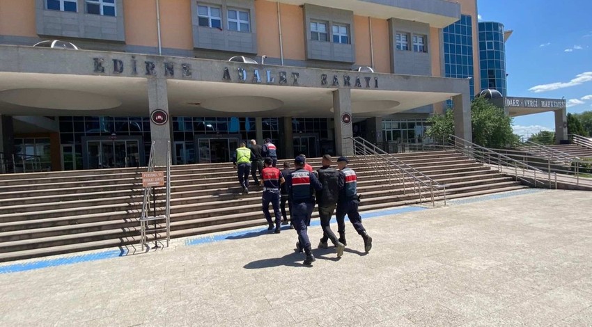 Edirne'de aranan kişiler yurt dışına kaçmaya çalışırken yakalandı!