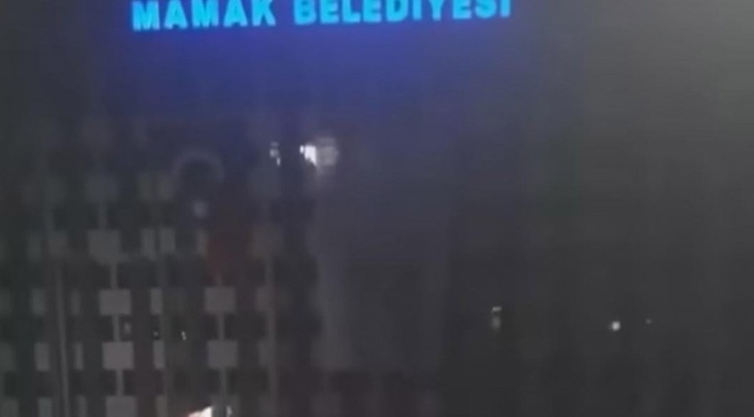 Ankara'da güvenlik görevlisi ile tartışan bir şahıs belediye binasına ateş açtı!