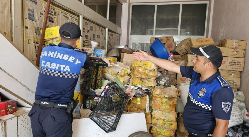 Vatandaşların sağlıklarıyla oynuyorlardı! Tonlarca tarihi geçmiş şeker ele geçirildi!