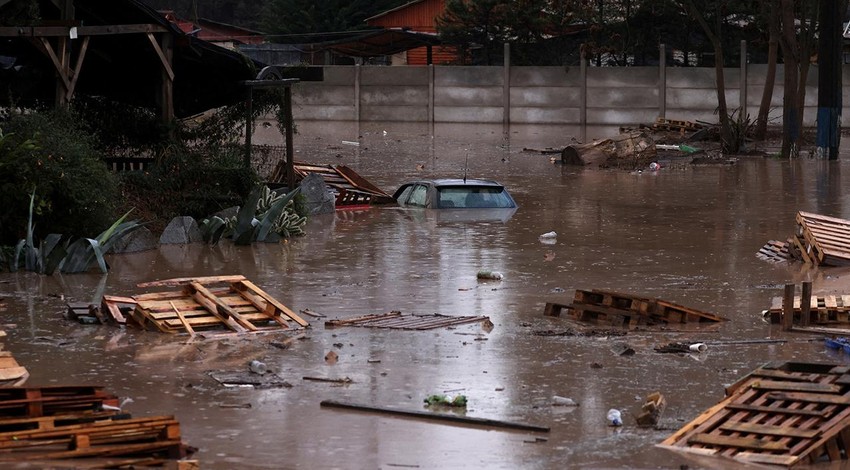 TRAFİK DURMA NOKTASINA GELDİ: YOLLAR GÖLE DÖNDÜ