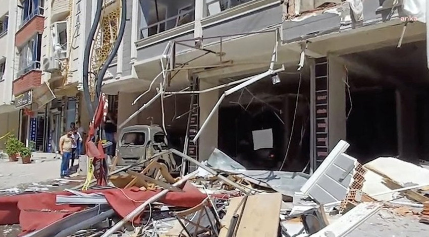 İZMİR'DE BİNADA PATLAMA: 5 CAN KAYBI, 57 YARALI