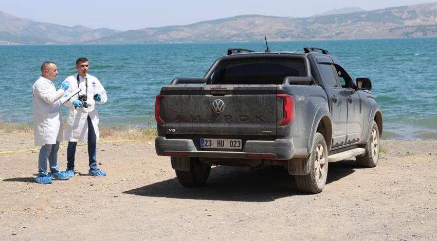 Araç içerisinde 2 kişinin cansız bedeni bulundu! Ölen kadın için dün kayıp ilanı verildiği ortaya çıktı