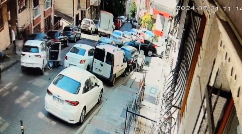 Kaza sırasında araçtan atladı! Yerlerde yuvarlandı!