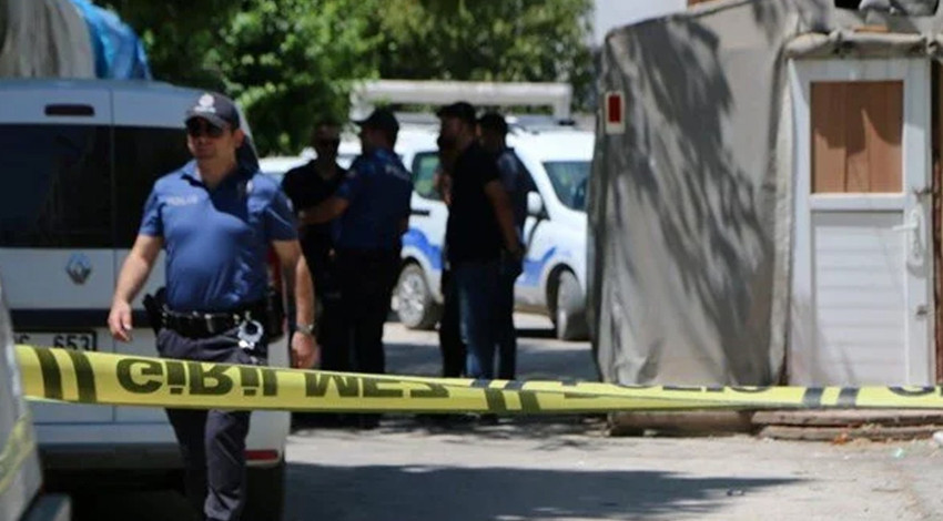 3 çocuk annesi eşinin cesedini torbaya koyup bahçeye attı