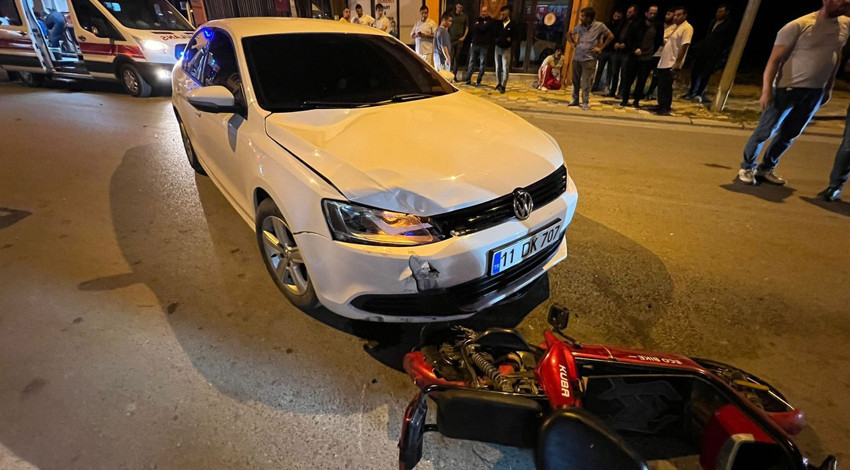 Bilecik'te otomobil ve motosiklet çarpıştı: Yaralılar var