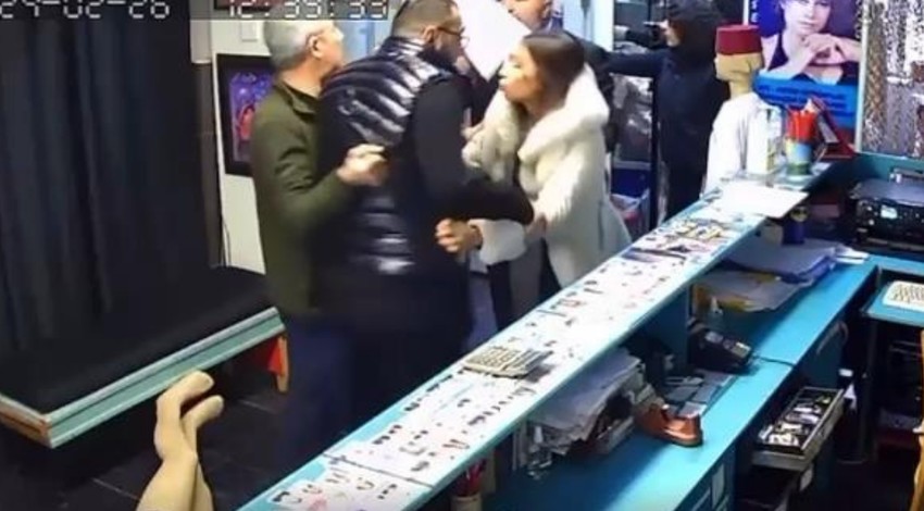 Fotokopi çekimi sırasında borçlusu olduğu 523 bin liralık senedi yuttu