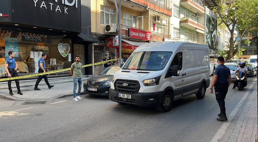 Kocaeli'de şüpheli valiz paniği! Sokak yaya ve araç trafiğine kapatıldı!