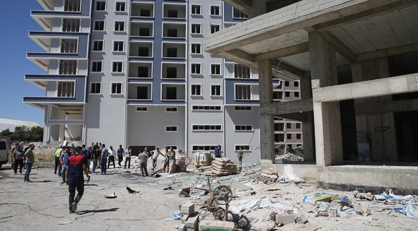 Adıyaman'da inşaat iskelesi çöktü: Yaralılar var