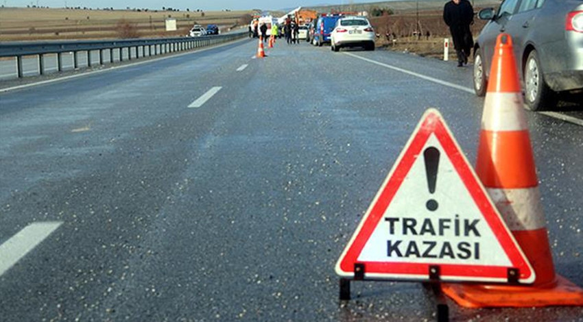 Karşıdan karşıya geçerken aracın altında can verdi