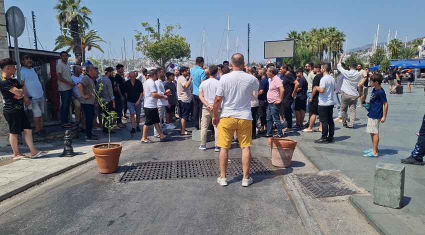 Bodrum'da esnaftan taklit ürün denetimine karşı eylem! Yolu kapattılar, oturma eylemi yaptılar!