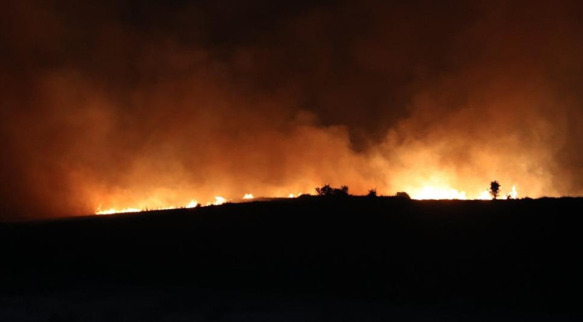 Hatay'da korkutan yangın: Lastik deposu alevlere teslim