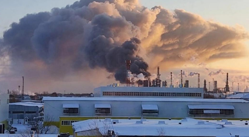 Rusya'da petrol rafinerisinde yangın