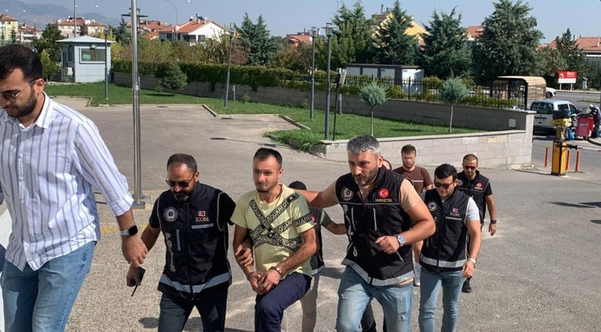 Karaman’da narkotik operasyonu! 3 kişi uyuşturucudan tutuklandı