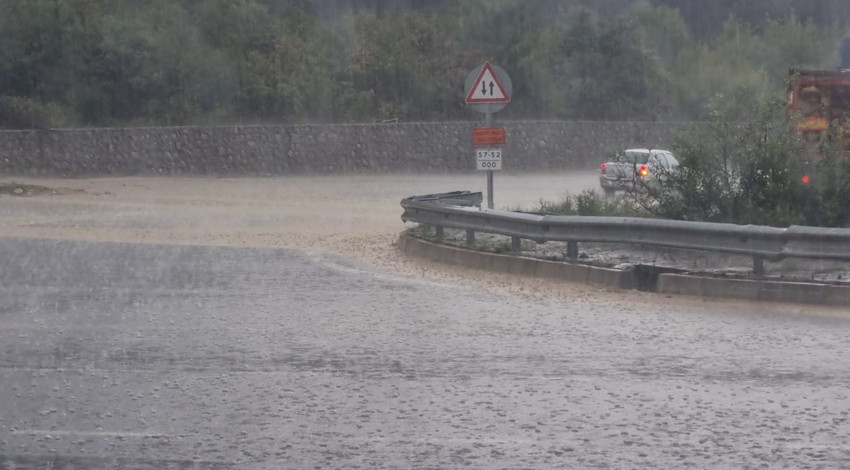 Sinop'ta aniden bastırdı, zor anlar yaşattı
