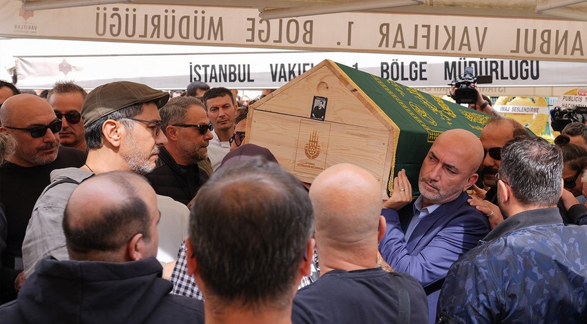 Metin Arolat'a veda! Usta sanatçı son yolculuğuna uğurlandı