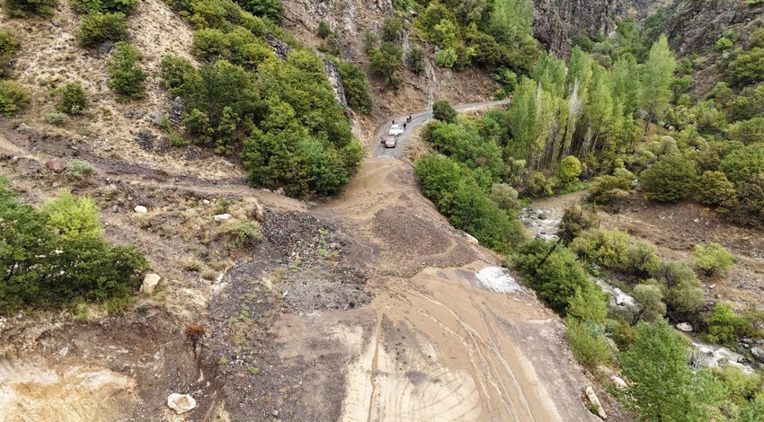 Tunceli'de sağanak yağışın ardından heyelan meydana geldi