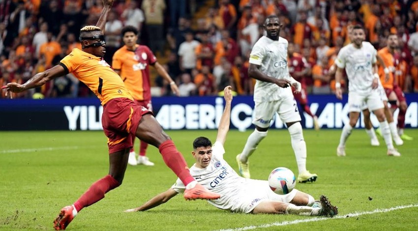 Galatasaray'a evinde büyük şok! Kasımpaşa ilki yaşattı