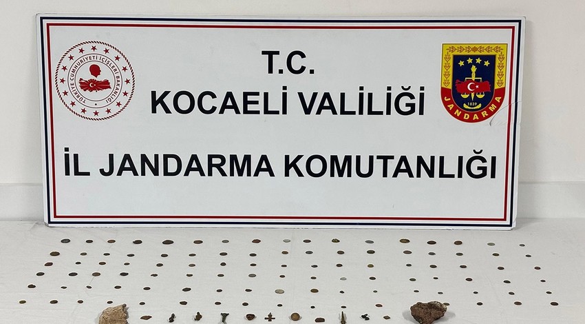 Kocaeli'de tarihi eser operasyonu! 100 sikke ve 15 obje ele geçirildi: 3 gözaltı