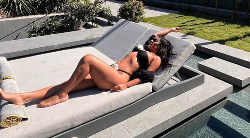 Estetik yaptırıp bambaşka birine dönüşmüştü! Kısmetse Olur'un Sibel'i derin dekolteli elbisesiyle kamera karşısına geçti