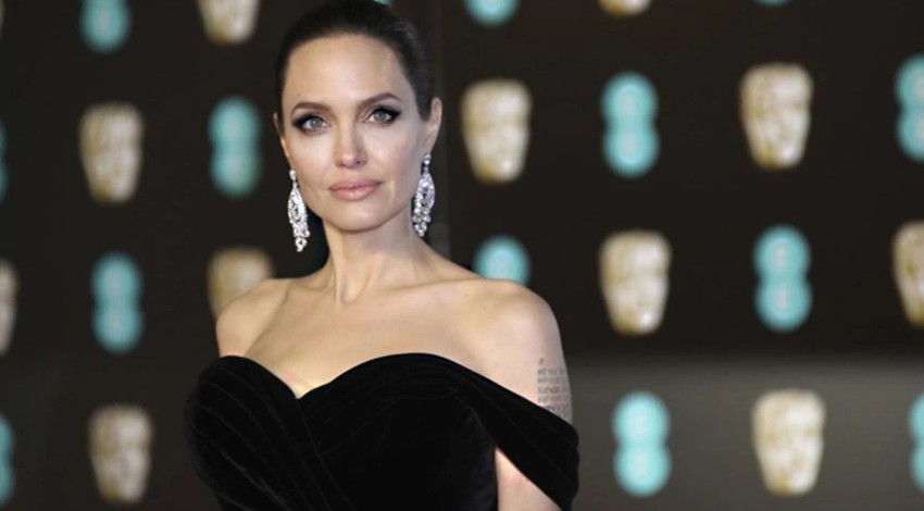 Angelina Jolie Torino'dan ödülle döndü: ''Sessiz lüks'' stili çok beğenildi!