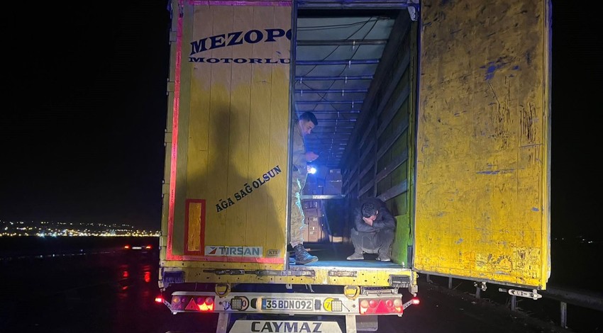 Gaziantep'te facianın eşiğinden dönüldü! TIR'ın dorsesinde kendisini astı: Jandarma ekipleri fark etti