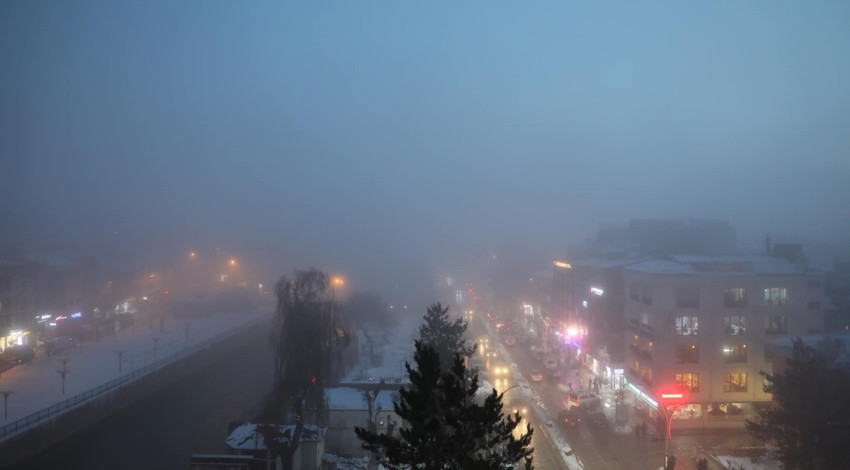 Bayburt'ta akşam saatlerinde başladı, tüm şehrin üzerini kapladı. O anlar dron kamerası ile görüntülendi