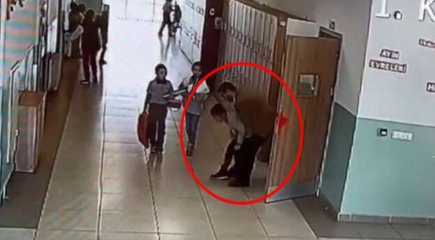 Okul müdürü öğrencisini Heimlich manevrasıyla kurtardı