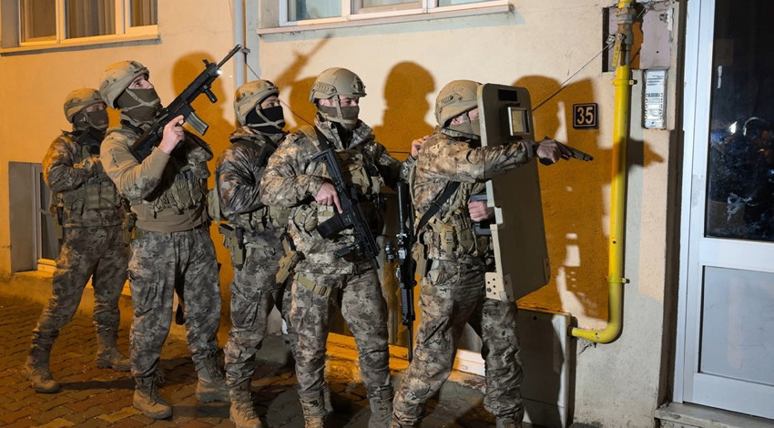 Sosyal medyadan silah paylaşımı yapan kişilere operasyon!