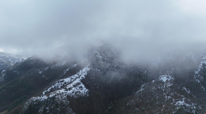 Kastamonu sınırları içerisinde yer alan Ilgaz Dağı dron ile havadan görüntülendi. Manzara hayran bıraktı