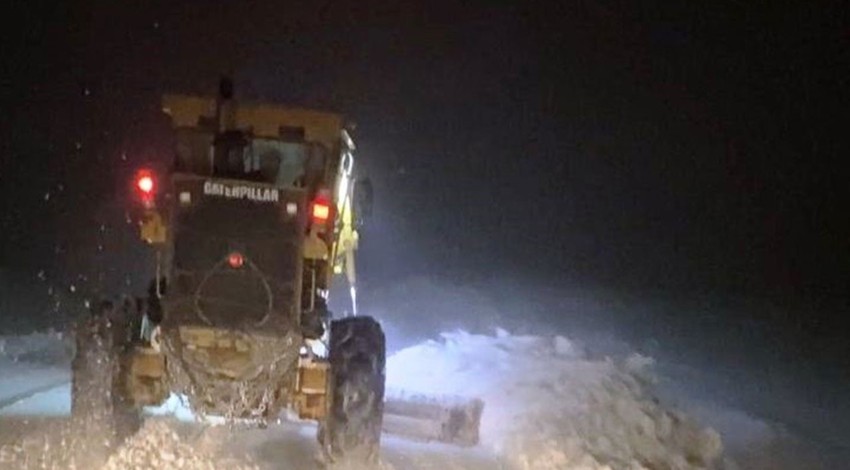 Muş'un o ilçesinde kar nedeniyle çok sayıda köy yolu ulaşıma kapanmıştı. Ekipler, 61 yolu ulaşıma yeniden açtı