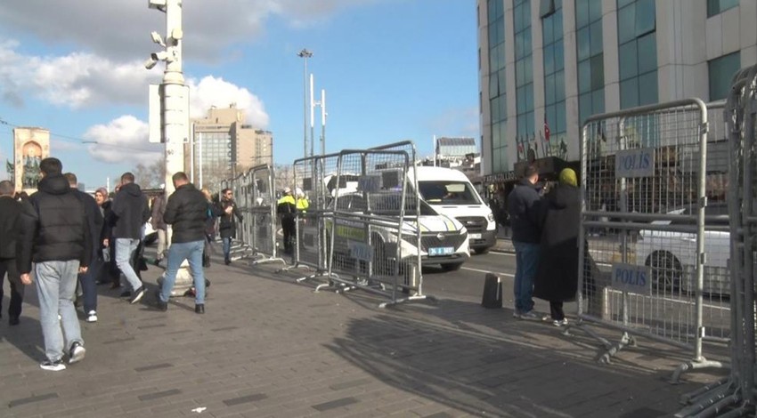 Yılbaşı güvenlik tedbirleri gereği Taksim Meydanı demir bariyerlerle kapatıldı!