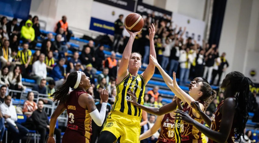 Fenerbahçe evinde Umana Reyer’i devirdi! Liderliği garantiledi