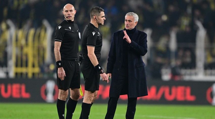 Jose Mourinho’dan flaş VAR tepkisi! “VAR onu uyarmadı”