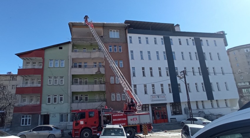 Hakkari'de itfaiye ekiplerinden, insanların yoğun olduğu bölgelerde hayati önlem