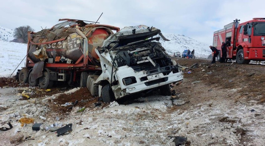 Kahramanmaraş'ta yakıt tankeri şarampole devrildi: 1 kişi yaralandı!