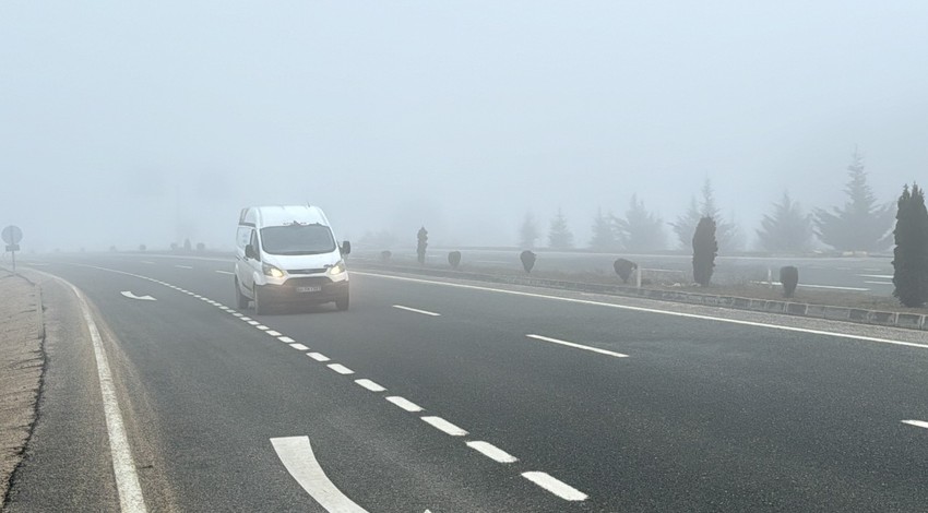 Kastamonu'ya ulaşımı sağlayan karayolunda etkili oldu. Sürücüler zor anlar yaşadı