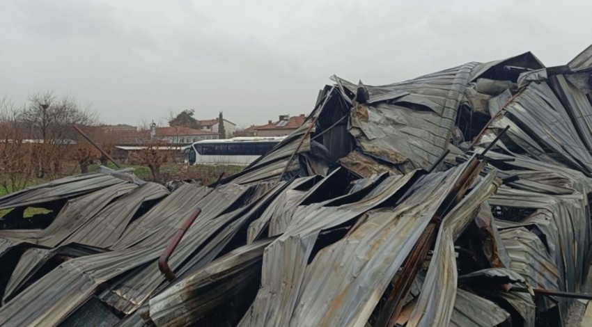 Bursa'da yanan fabrikadan geriye hurda yığını kaldı