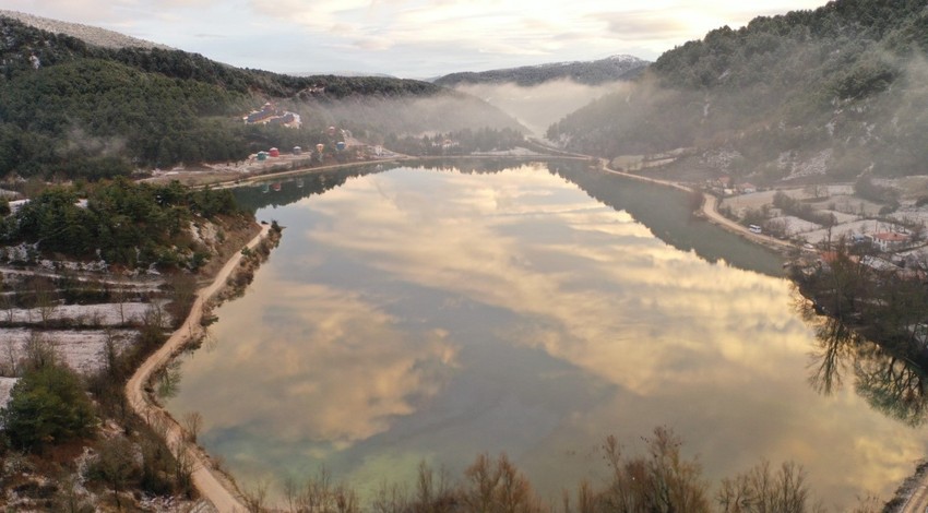 Bolu'nun "sakin şehir" unvanlı ilçesi havadan görüntülendi. Çubuk Gölü mest etti