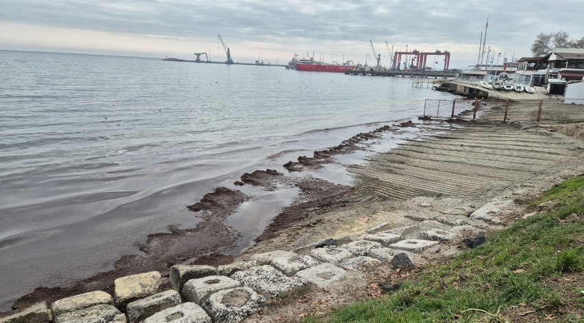 Poyrazın etkili olduğu Marmara Denizi kıyıları, kırmızıya boyandı. Acil çalışma başlatıldı