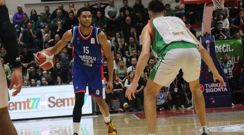 Anadolu Efes deplasmanda farklı kazandı