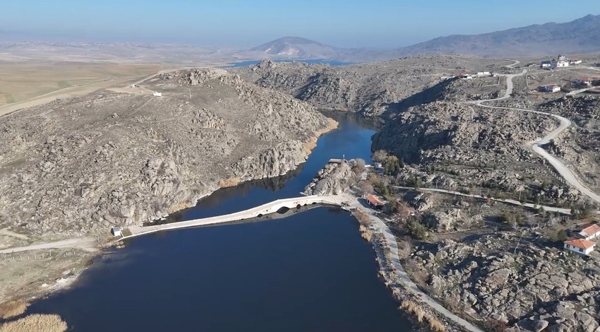 Kırıkkale'de doğa ve tarihiniç içe olduğu kanyon havadan görüntülendi. Yüzlerce yıldır orada duruyor