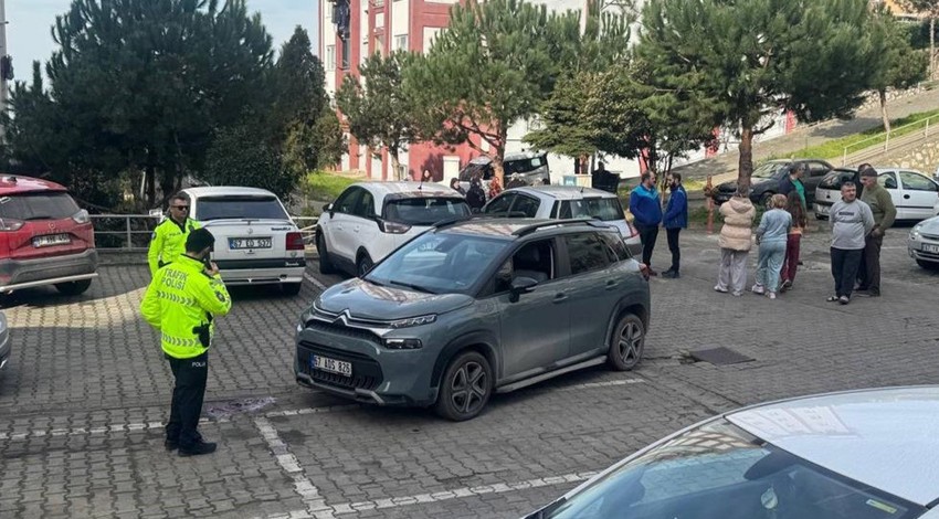 Zonguldak'ta akıl almaz kaza: Kadın sürücü aracıyla kocasını ezdi!