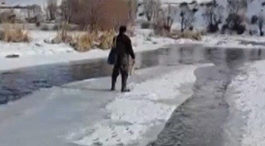 Kışın yıldızı Bayburt'ta -20'lerin görüldüğü yerde vatandaşın yaptığı hareket herkesi şaşkına çevirdi