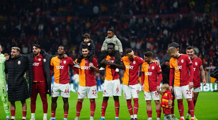 Galatasaray’da ayrılık rüzgârı dinmiyor! 14 milyon euroluk yıldız Cimbom’a veda etti! Transfer KAP’a bildirildi!