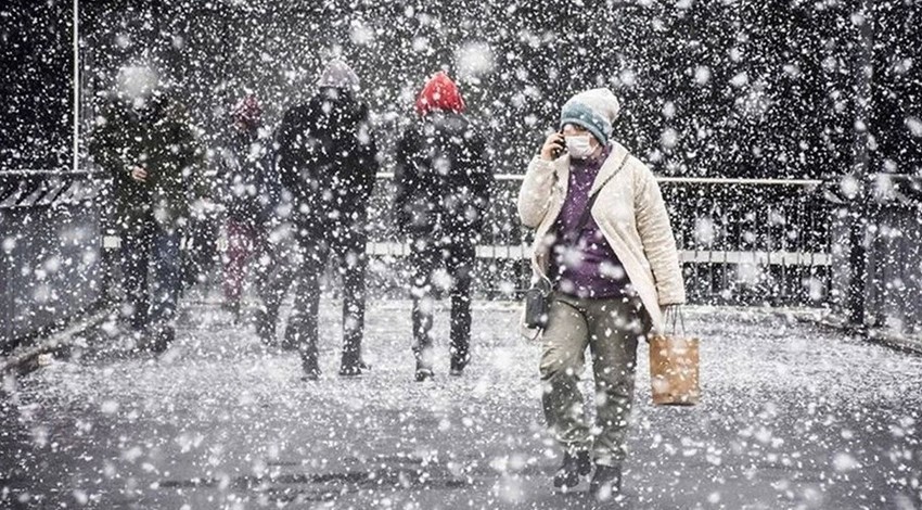 Meteoroloji'den peş peşe uyarılar yapılmıştı! İstanbul’da kar yağışı etkisini göstermeye başladı