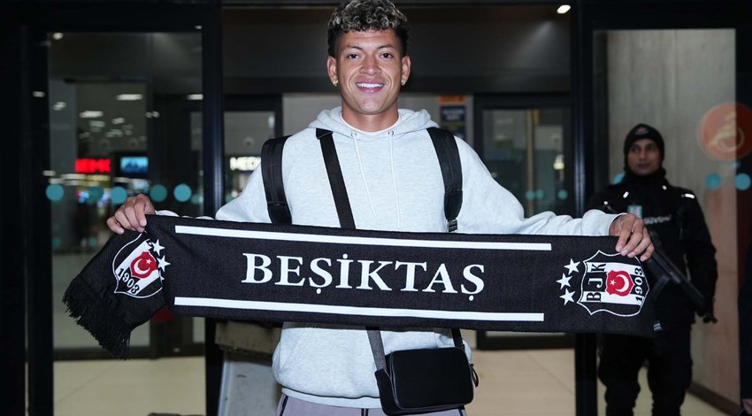 Beşiktaş’ın 2.transferi Elan Ricardo, İstanbul’a geldi