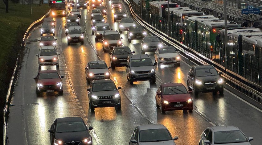 İstanbul’da trafik çilesi! Yoğunluk sabah saatlerinde yüzde 76’ya çıktı