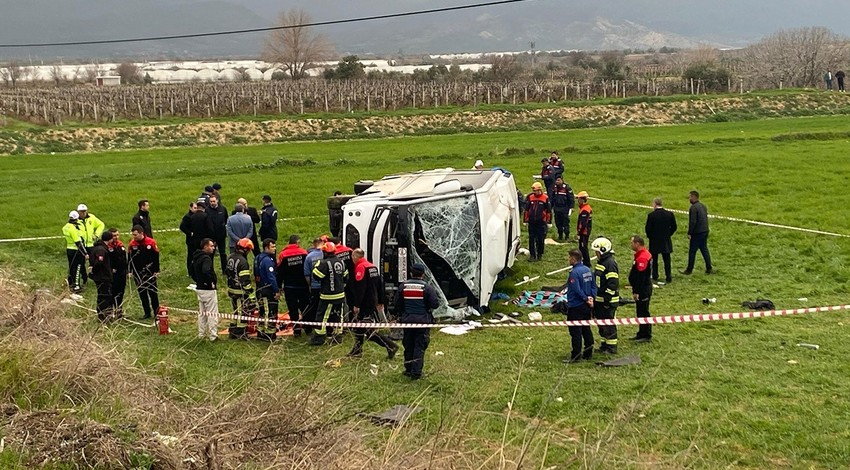 Denizli'de facia! Öğrenci servisi devrildi: Çok sayıda ölü ve yaralı var