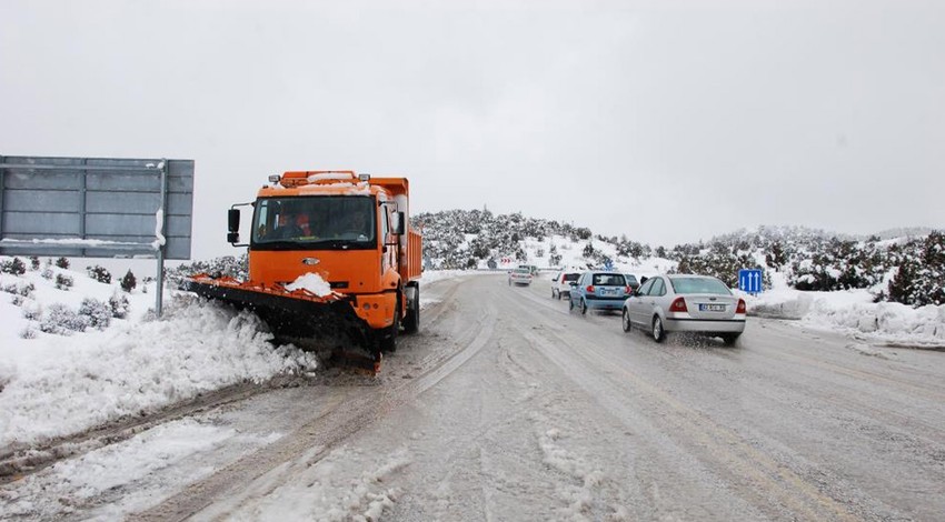 Antalya - Konya Karayolunda kar yağışı etkili oluyor!