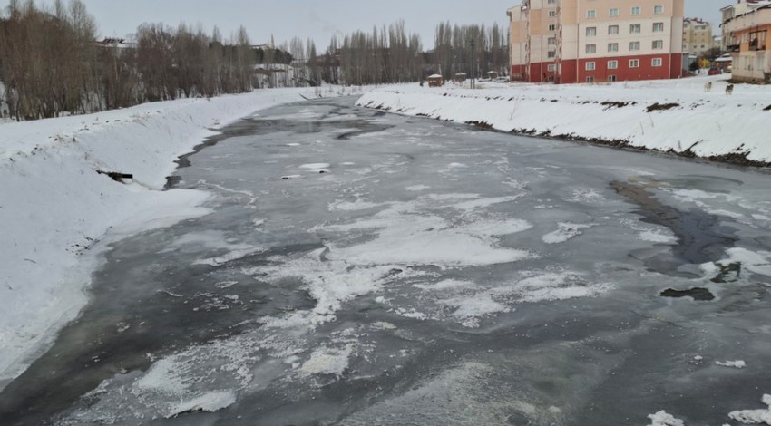 Sibirya soğuklarının etkili olduğu Sivas'ın o ilçesinde termometre rekoru kırıldı. -30 derecede hayat durdu